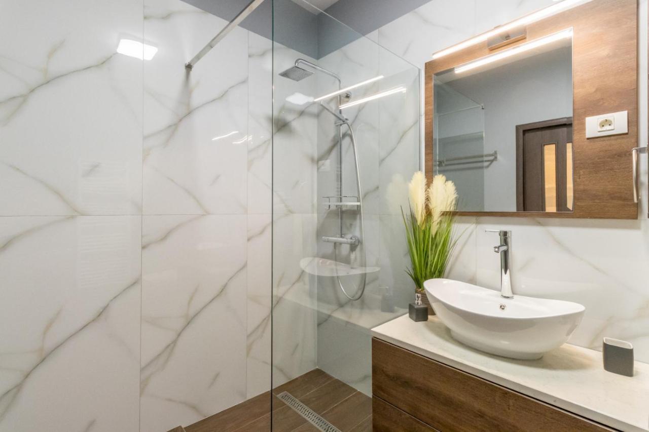 Modern Downtown Apartment Kaloşvar Dış mekan fotoğraf